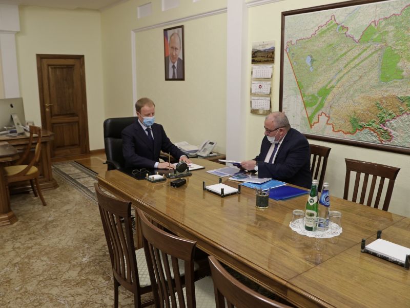 Губернатор Виктор Томенко провел рабочую встречу с руководителем Управления Росреестра по Алтайскому краю